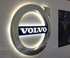 sản xuất logo xe hơi Volvo mạ crom